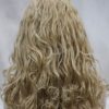 Donker midden blonde pruik, licht krullend, met hoofdband E-1367-24B - Afbeelding 3